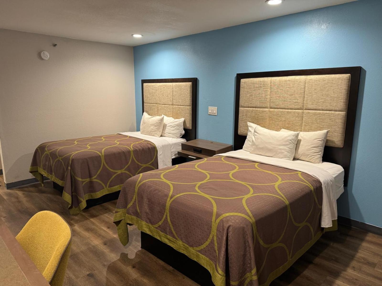 Executive Inn Baker Bagian luar foto